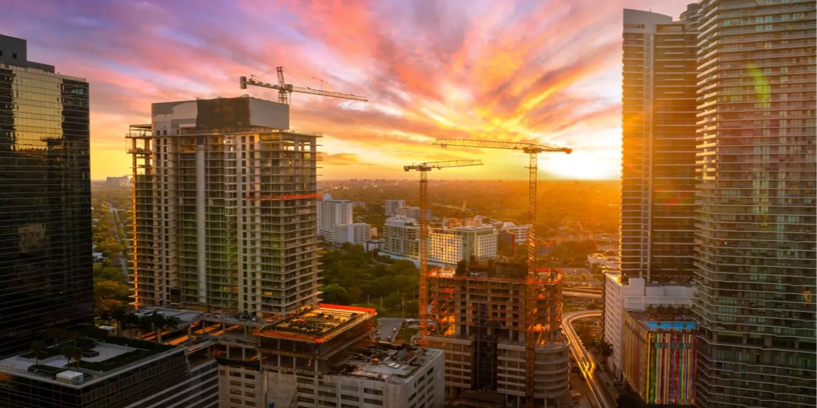 Por Qué Muchos Compradores Hispanos Están Siendo Rechazados por los Bancos en Miami